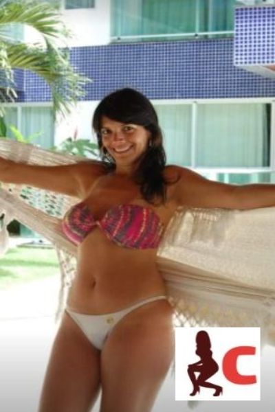 Curvy Latina Aberdeen escort in bikini