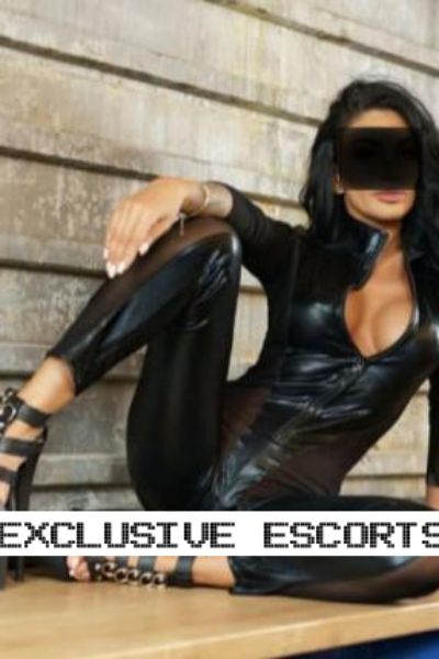 Yasmina Escort Surrey