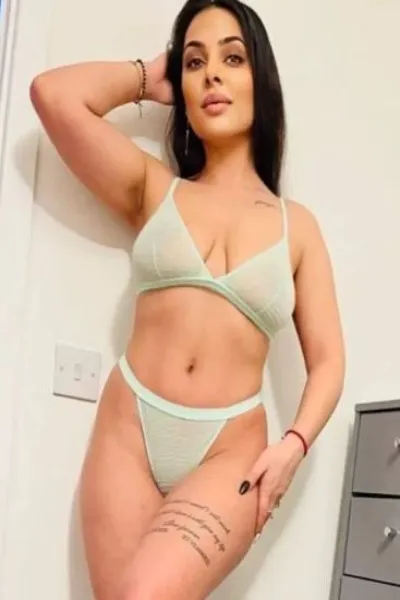 Cleo Sexy Witney Escort in light green lingerie