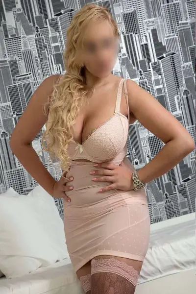 Pamela Scottish Blonde Escort