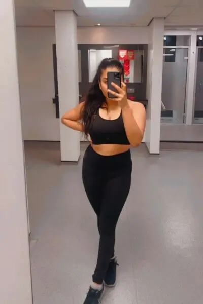 Independent Dublin Escort taking a selfie in the gym