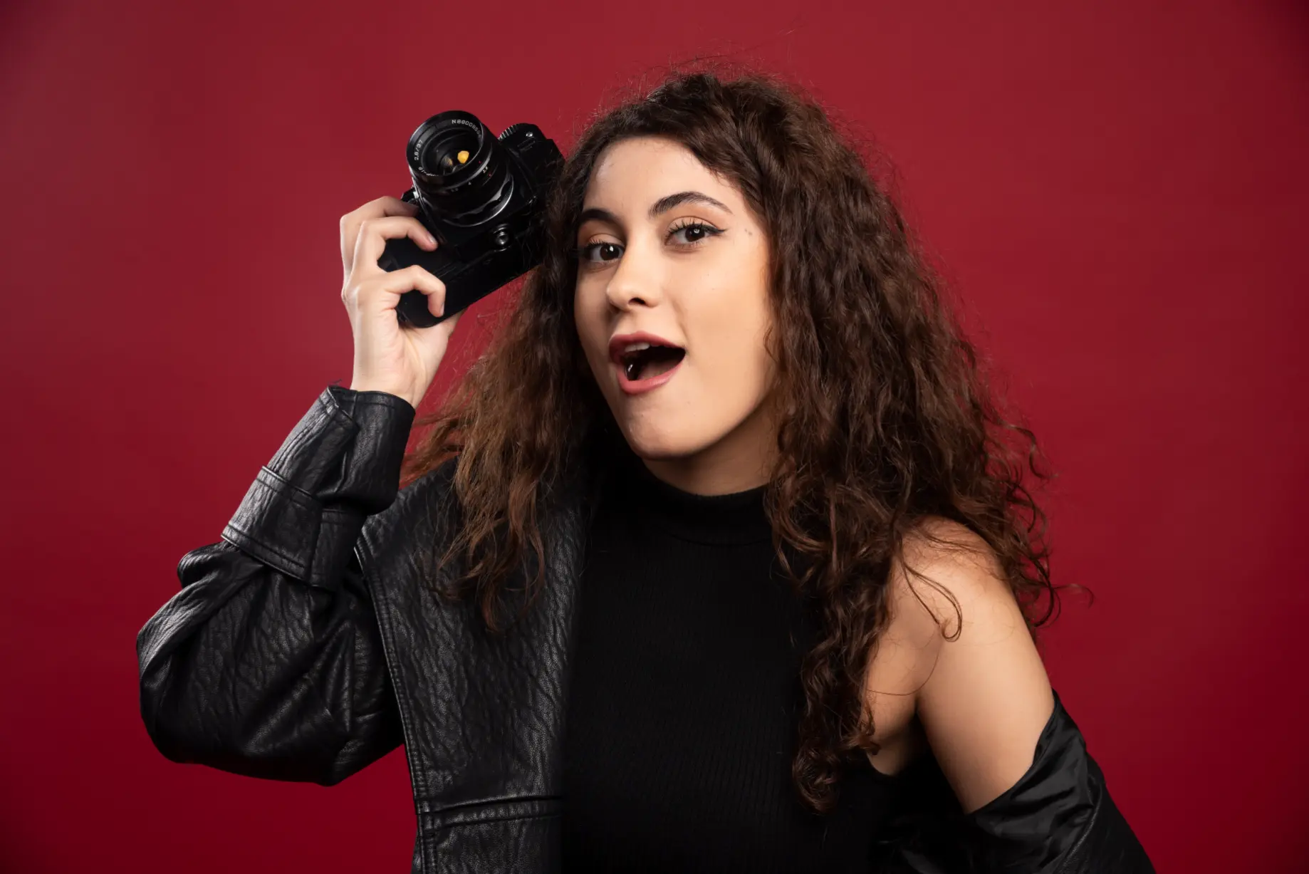 Brunette woman holding a camera